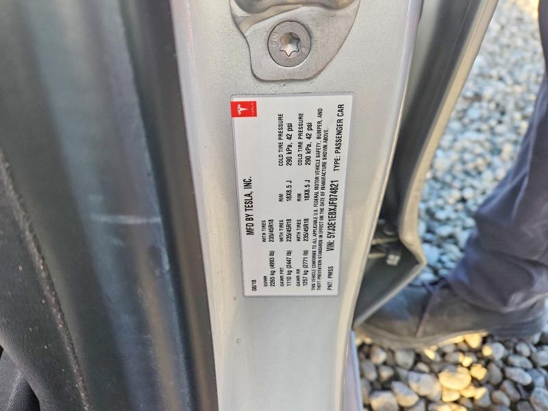 46574256 :رقم المزاد ، 5YJ3E1EBXJF074821 vin ، 2018 Tesla Model 3 مزاد بيع