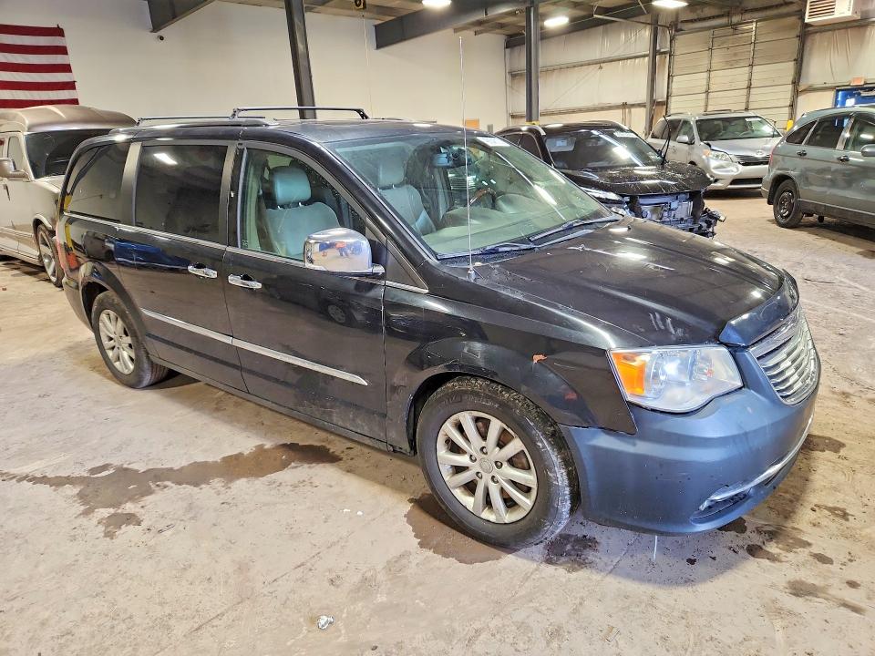 2015 Chrysler Town & Country მანქანა იყიდება აუქციონზე, vin: 2C4RC1GG4FR711271, აუქციონის ნომერი: 45634816