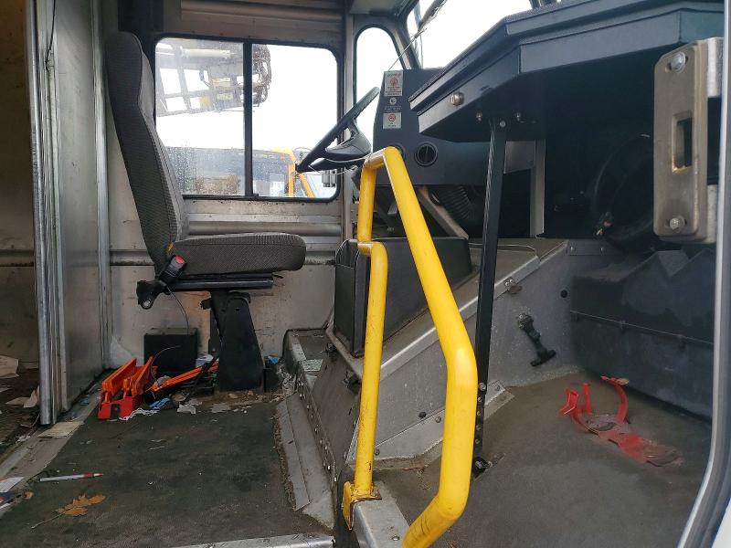 53241336 :رقم المزاد ، 4UZAC3DV2ECFW4420 vin ، 2014 Frht - Freightliner Chassis مزاد بيع