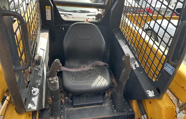 48549663 :رقم المزاد ، KV0250A250800 vin ، 2010 John Deere Skid Steer مزاد بيع