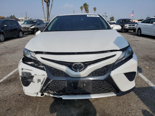 47611133 :رقم المزاد ، 4T1B61HK5JU053088 vin ، 2018 Toyota Camry Xse مزاد بيع