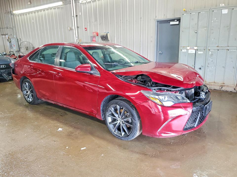 51440616 :رقم المزاد ، 4T1BK1FK1FU555165 vin ، 2015 Toyota Camry مزاد بيع