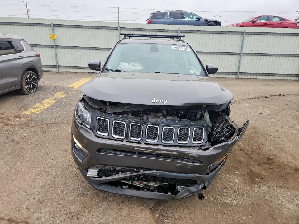 49215986 :رقم المزاد ، 3C4NJDBB2JT480247 vin ، 2018 Jeep Compass مزاد بيع