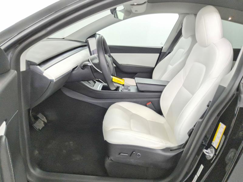 47215856 :رقم المزاد ، 5YJYGAEE6MF201613 vin ، 2021 Tesla Model Y مزاد بيع