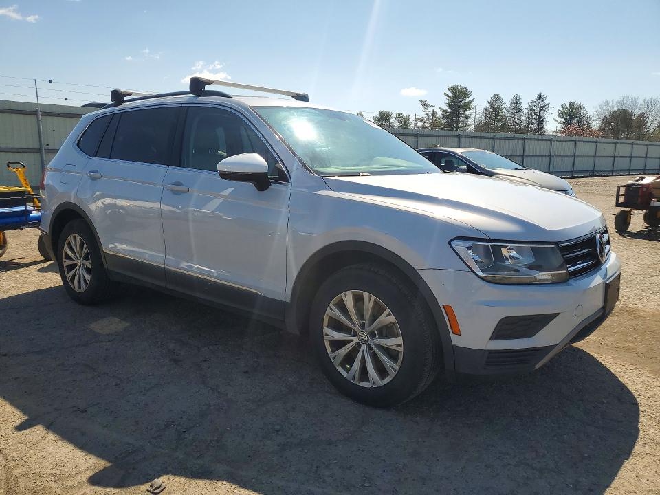 48679556 :رقم المزاد ، 3VV2B7AX4JM153424 vin ، 2018 Volkswagen Tiguan مزاد بيع