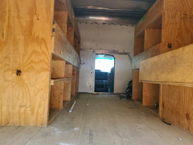 48711636 :رقم المزاد ، 1FDWE3FN1NDC09940 vin ، 2022 Ford Econoline مزاد بيع