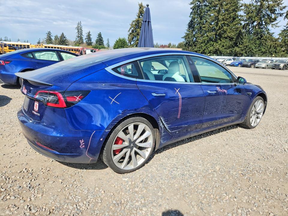 48858636 :رقم المزاد ، 5YJ3E1EB2JF082329 vin ، 2018 Tesla Model 3 مزاد بيع