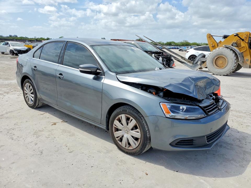49582296 :رقم المزاد ، 3VWDP7AJ2DM395764 vin ، 2013 Volkswagen Jetta مزاد بيع