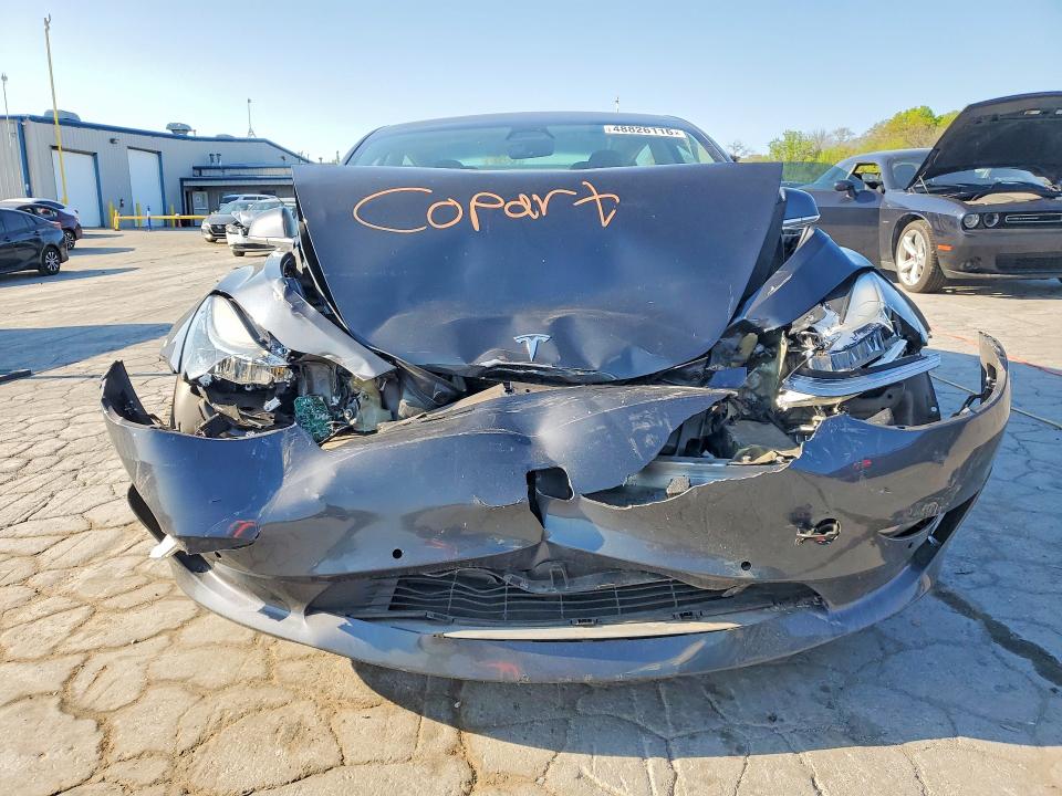 48826116 :رقم المزاد ، 5YJ3E1EB9JF077192 vin ، 2018 Tesla Model 3 مزاد بيع