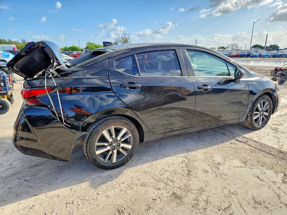 49787136 :رقم المزاد ، 3N1CN8EV1ML883216 vin ، 2021 Nissan Versa مزاد بيع