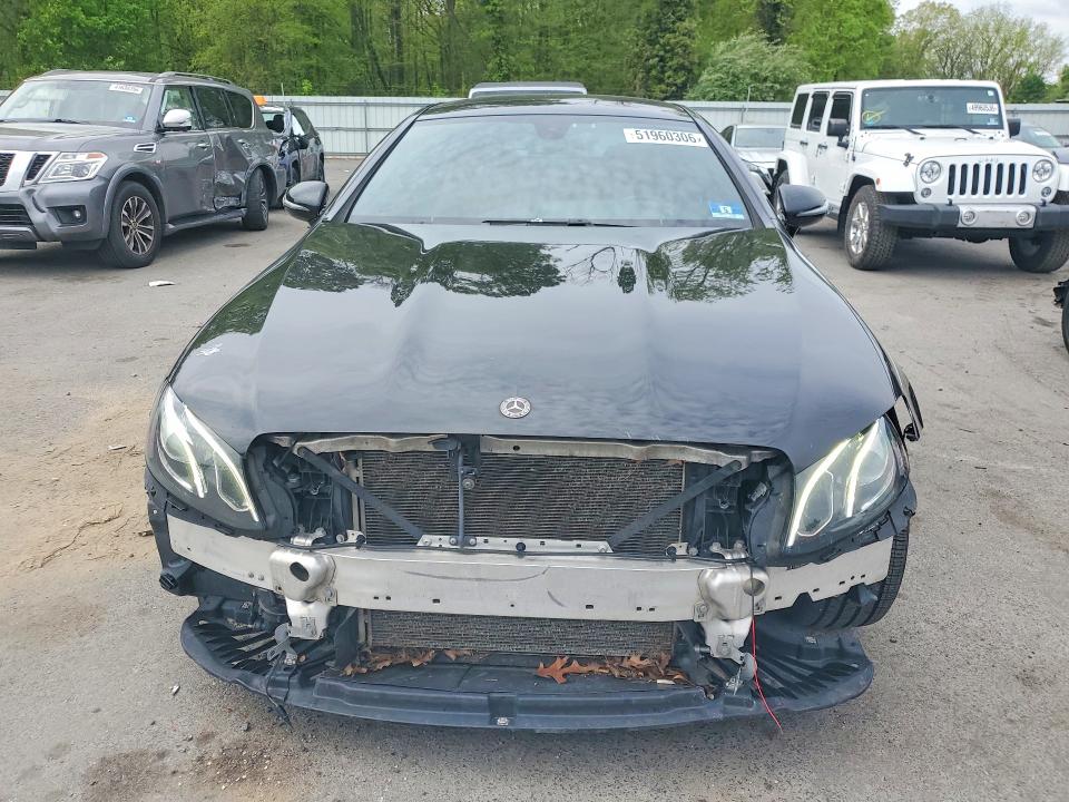 51960306 :رقم المزاد ، WDD1J6GB6JF018745 vin ، 2018 Mercedes-benz E مزاد بيع