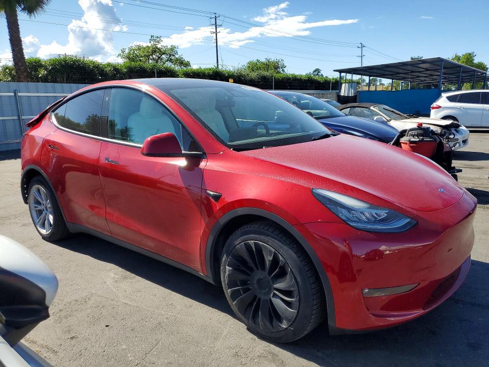 48696146 :رقم المزاد ، 7SAYGAEE1NF383306 vin ، 2022 Tesla Model Y مزاد بيع