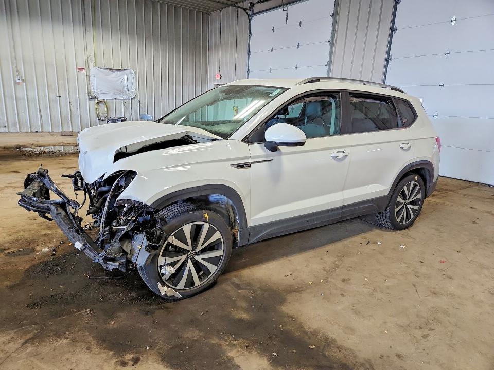 51202466 :رقم المزاد ، 3VVYX7B23NM021114 vin ، 2022 Volkswagen Taos مزاد بيع