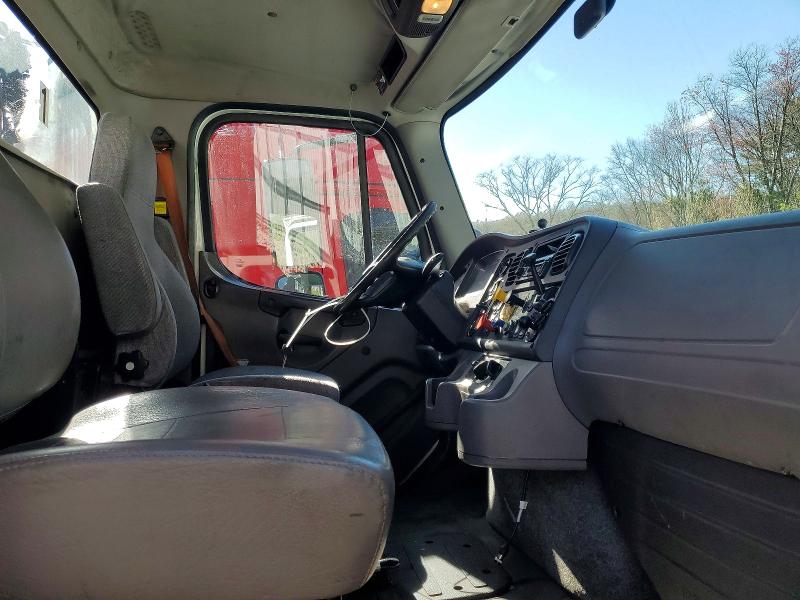 2015 Freightliner M2 მანქანა იყიდება აუქციონზე, vin: 1FUBC5CY8FHGK0812, აუქციონის ნომერი: 50611956
