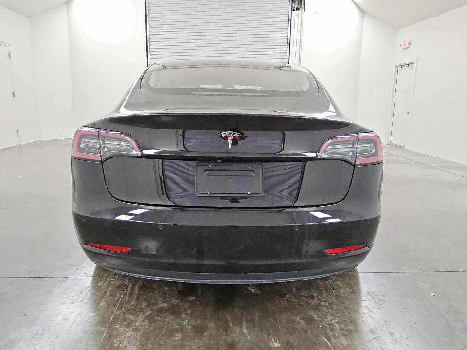 48601476 :رقم المزاد ، 5YJ3E1EA9JF028078 vin ، 2018 Tesla Model 3 مزاد بيع