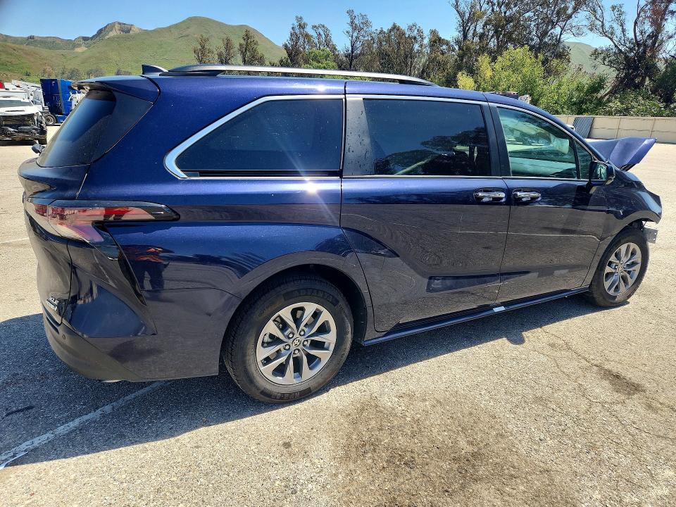 51985176 :رقم المزاد ، 5TDYRKEC2RS194516 vin ، 2024 Toyota Sienna مزاد بيع