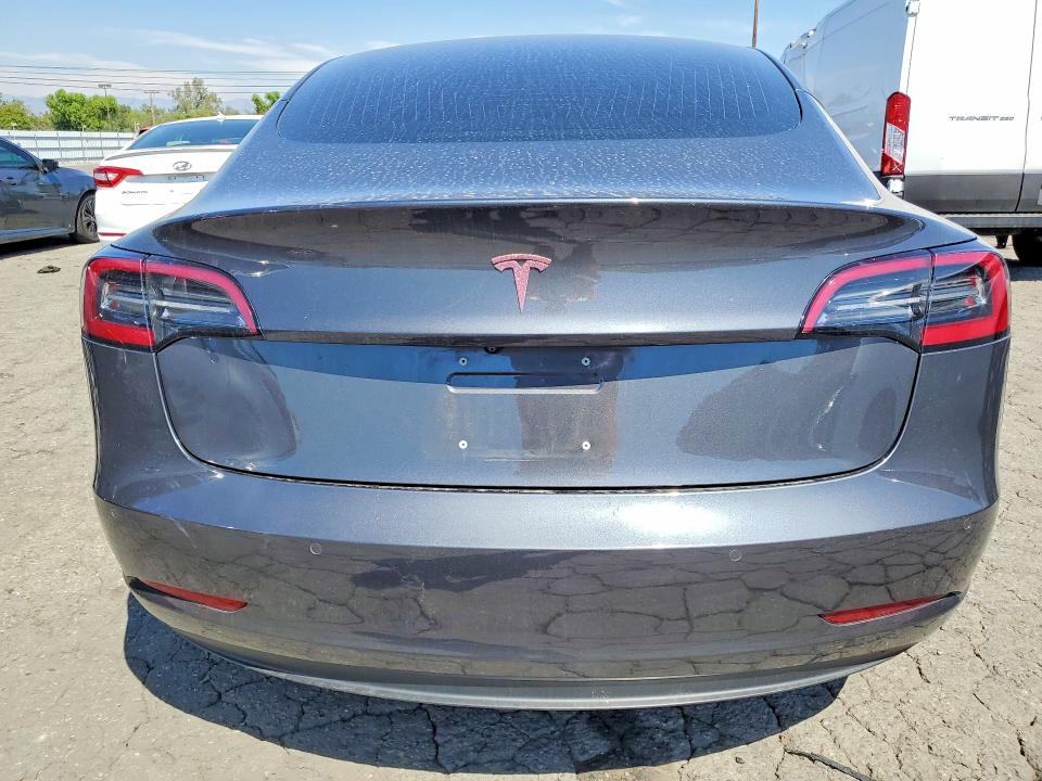 48086086 :رقم المزاد ، 5YJ3E1EA5JF059540 vin ، 2018 Tesla Model 3 مزاد بيع