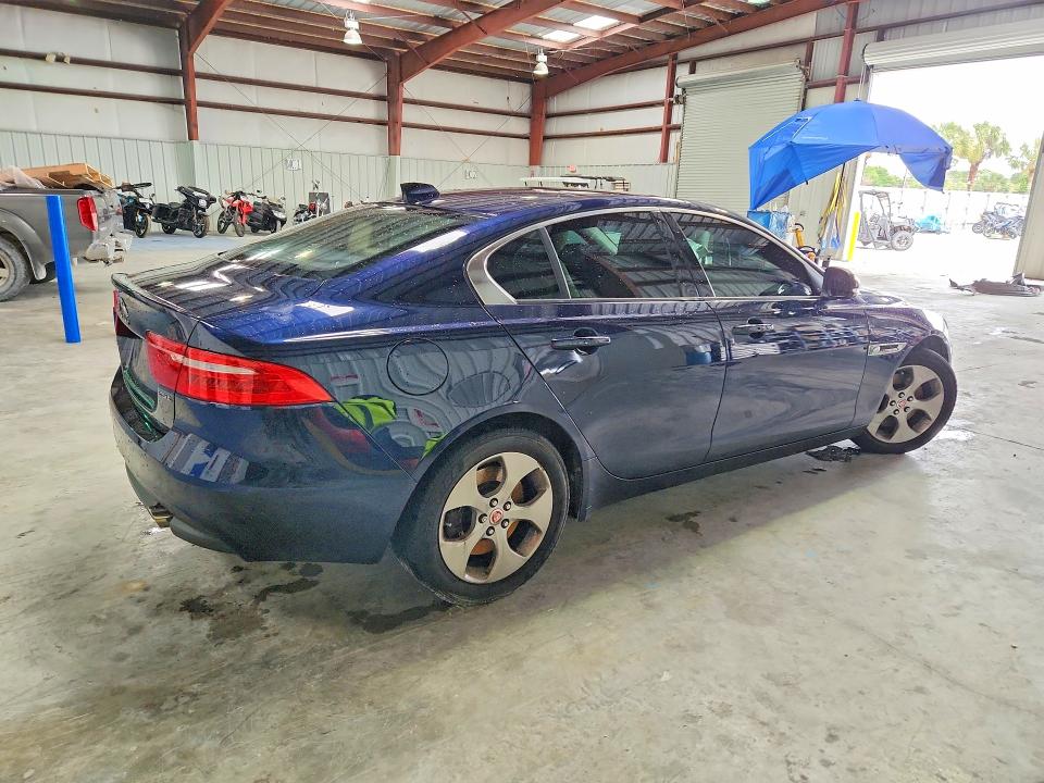 49364596 :رقم المزاد ، SAJAR4BG9HA972795 vin ، 2017 Jaguar Xe مزاد بيع