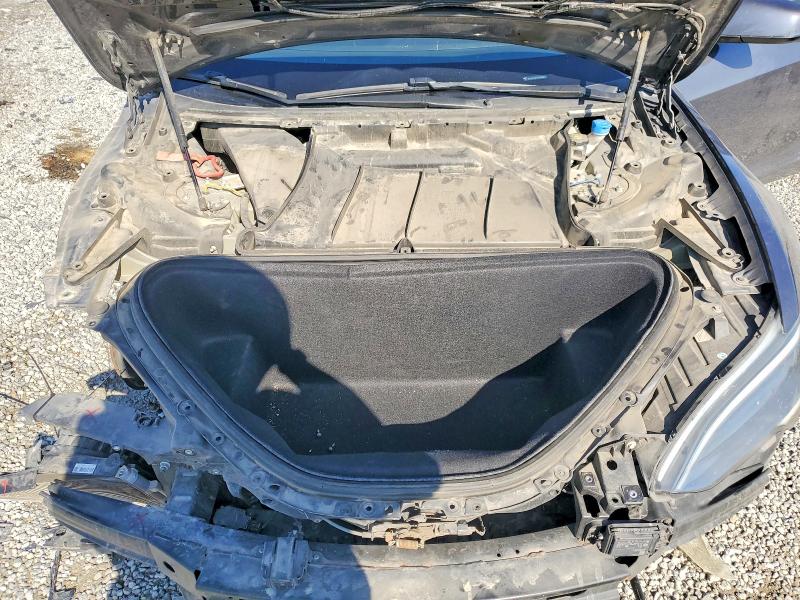 49656526 :رقم المزاد ، 5YJSA1E27JF242566 vin ، 2018 Tesla Model S مزاد بيع