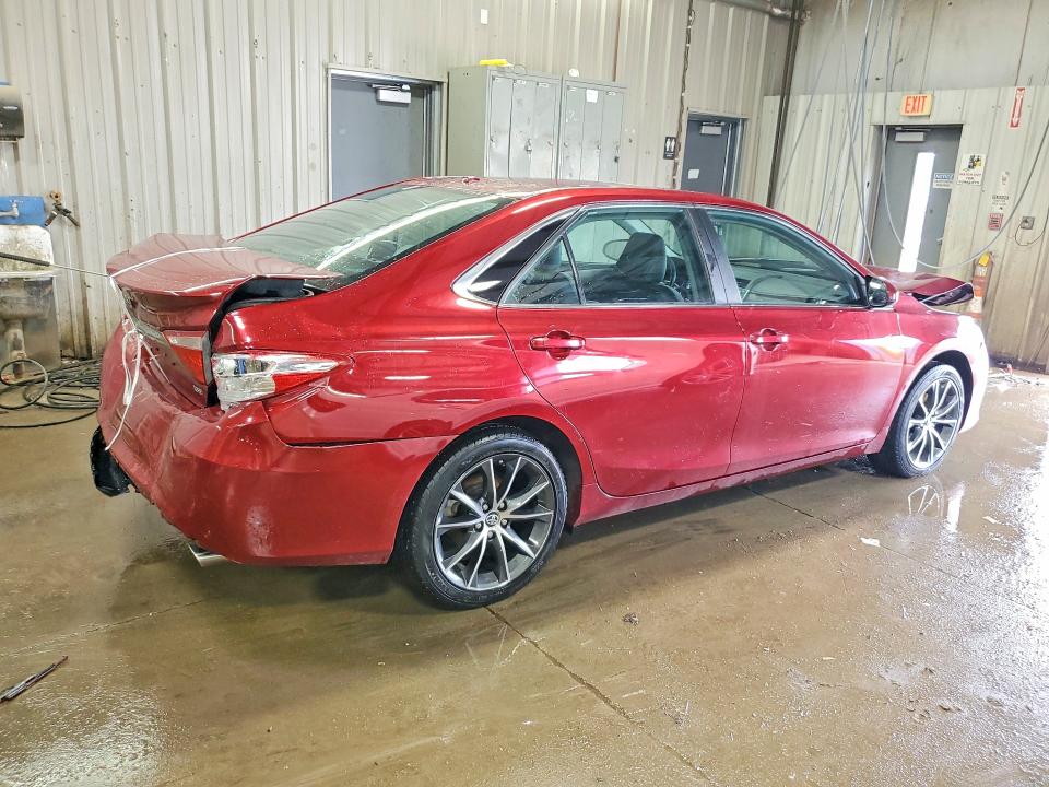 51440616 :رقم المزاد ، 4T1BK1FK1FU555165 vin ، 2015 Toyota Camry مزاد بيع