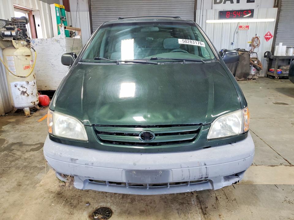 50283176 :رقم المزاد ، 4T3ZF19C52U470547 vin ، 2002 Toyota Sienna مزاد بيع