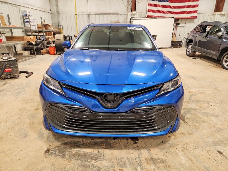 48151586 :رقم المزاد ، 4T1B11HK0KU165099 vin ، 2019 Toyota Camry مزاد بيع