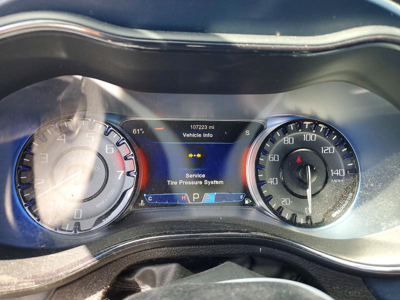 49750876 :رقم المزاد ، 1C3CCCBB1FN698025 vin ، 2015 Chrysler 200 4d C مزاد بيع