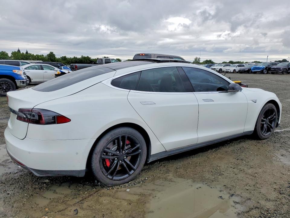 Продажа на аукционе авто 2015 Tesla Model S, vin: 5YJSA1H18FF096706, номер лота: 49381936