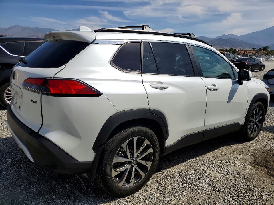 49450356 :رقم المزاد ، 7MUDAAAG4PV066094 vin ، 2023 Toyota Corolla Cross مزاد بيع
