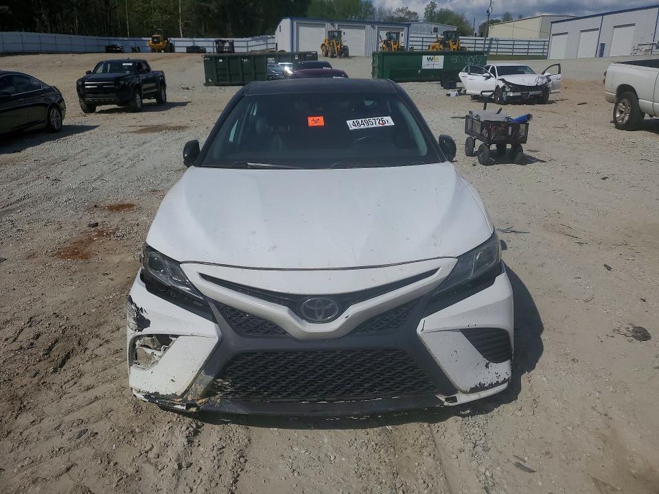 48495726 :رقم المزاد ، 4T1B11HK2KU742182 vin ، 2019 Toyota Camry مزاد بيع