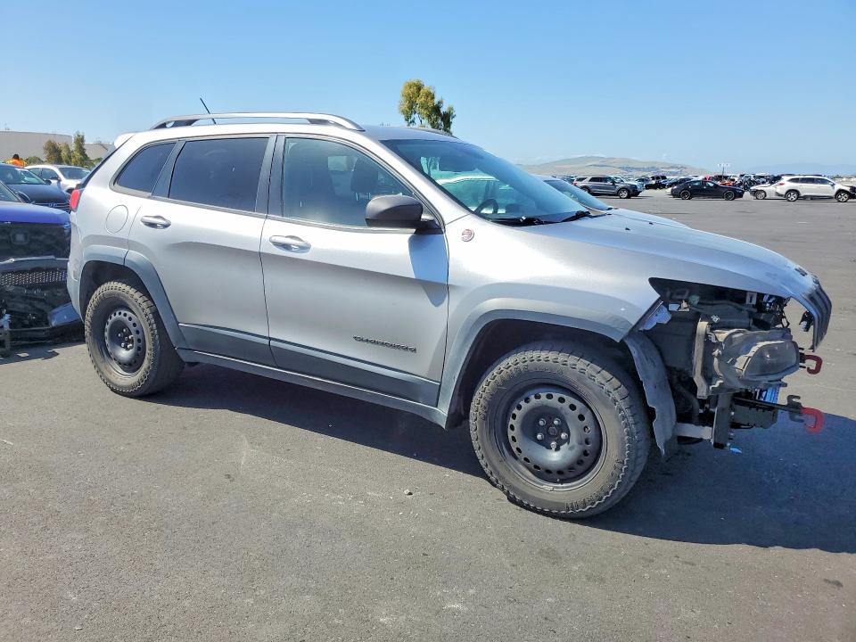 51849856 :رقم المزاد ، 1C4PJMBB4HW517277 vin ، 2017 Jeep Cherokee مزاد بيع