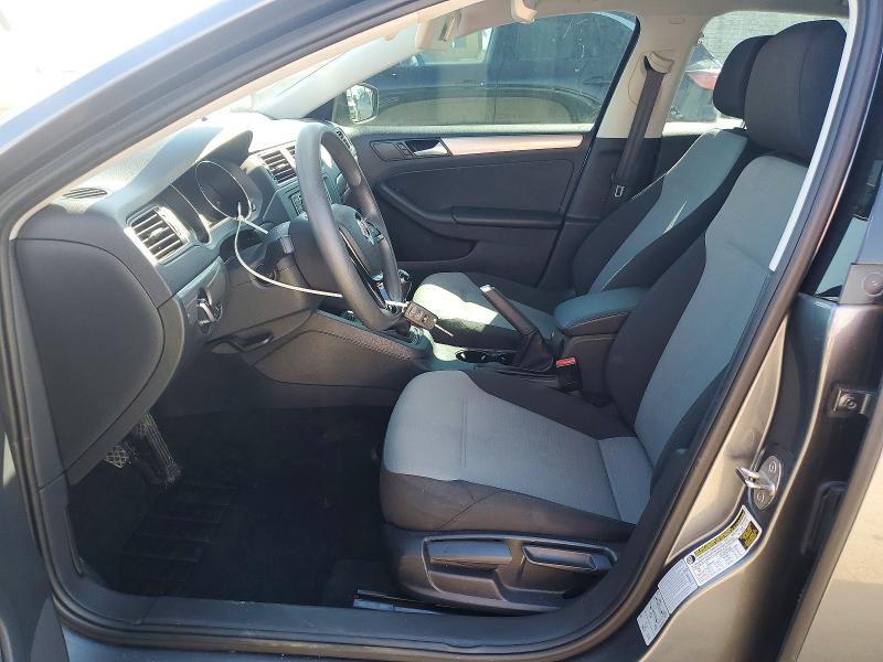 48955246 :رقم المزاد ، 3VW167AJ0HM316037 vin ، 2017 Volkswagen Jetta مزاد بيع