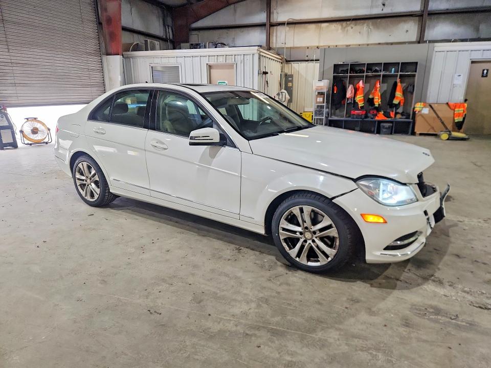 2013 Mercedes-benz C მანქანა იყიდება აუქციონზე, vin: WDDGF8AB3DA838248, აუქციონის ნომერი: 49369746