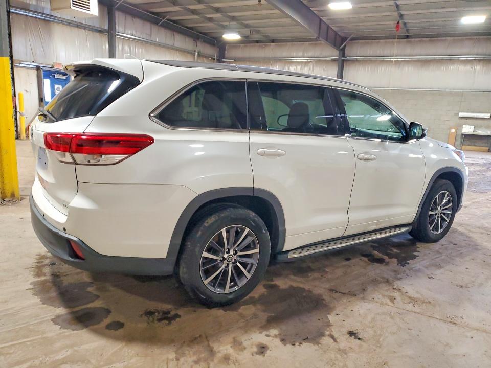 47717936 :رقم المزاد ، 5TDKZRFH5HS193139 vin ، 2017 Toyota Highlander مزاد بيع