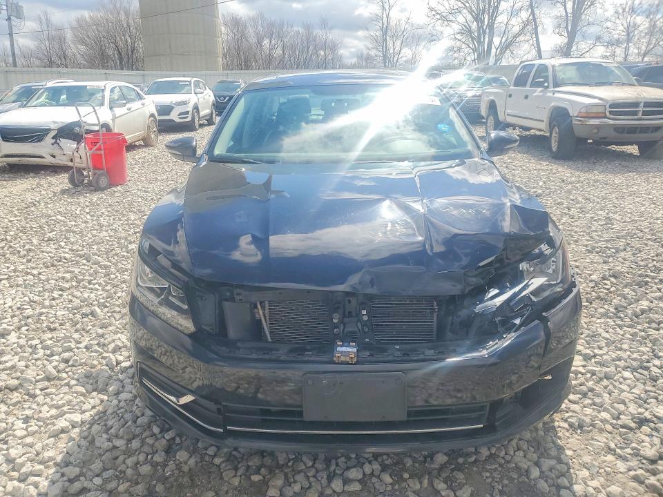 2017 Volkswagen Passat მანქანა იყიდება აუქციონზე, vin: 1VWBT7A38HC038469, აუქციონის ნომერი: 48679236