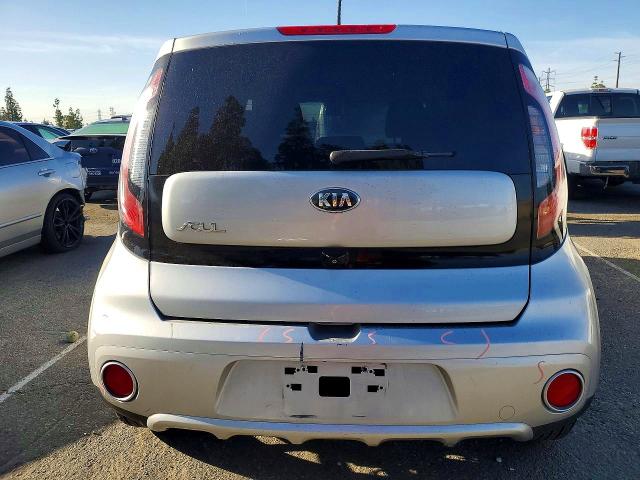 2018 Kia Soul მანქანა იყიდება აუქციონზე, vin: KNDJP3A53J7595172, აუქციონის ნომერი: 48789736