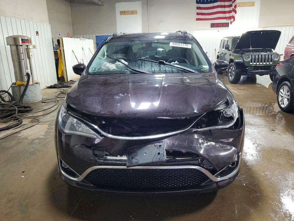 48683136 :رقم المزاد ، 2C4RC1FG8JR104381 vin ، 2018 Chrysler Pacifica مزاد بيع