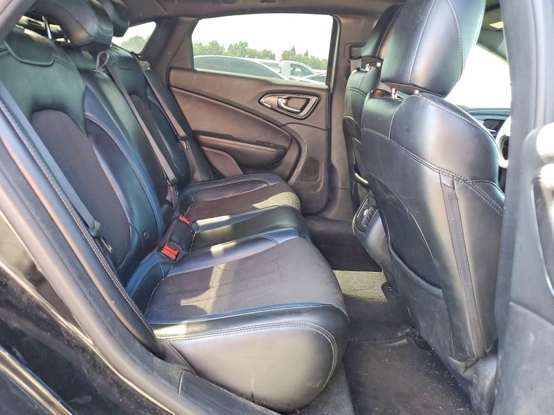 49750876 :رقم المزاد ، 1C3CCCBB1FN698025 vin ، 2015 Chrysler 200 4d C مزاد بيع