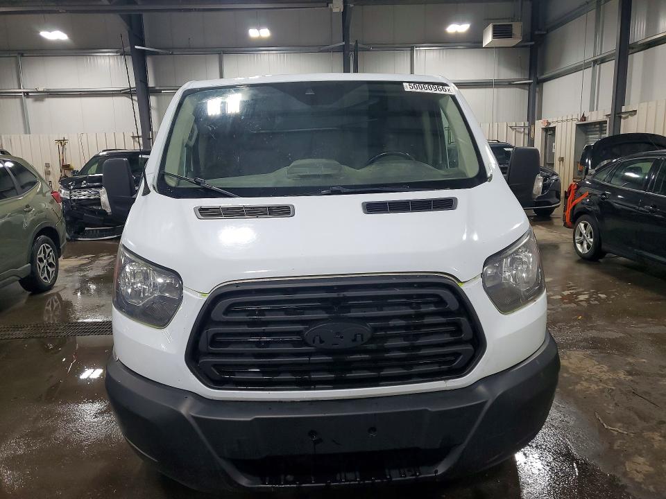 50060966 :رقم المزاد ، 1FTYR1YM8HKB33224 vin ، 2017 Ford Transit مزاد بيع