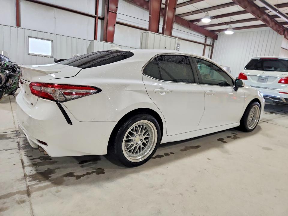50460906 :رقم المزاد ، 4T1B11HK9KU192737 vin ، 2019 Toyota Camry مزاد بيع