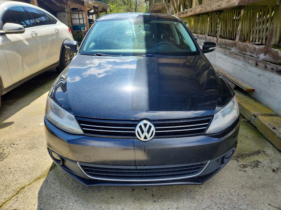 2011 Volkswagen Jetta მანქანა იყიდება აუქციონზე, vin: 3VWWL7AJ5BM007346, აუქციონის ნომერი: 48735386