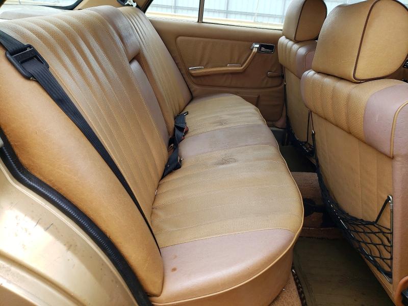 51351846 :رقم المزاد ، WDBAB23A4CB327183 vin ، 1982 Mercedes-benz 240 مزاد بيع
