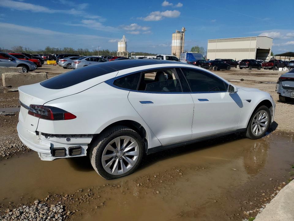 49742636 :رقم المزاد ، 5YJSA1H15EFP56750 vin ، 2014 Tesla Model S مزاد بيع