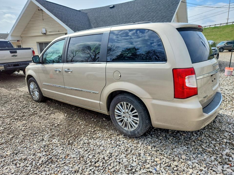 2015 Chrysler Town & Country მანქანა იყიდება აუქციონზე, vin: 2C4RC1CG0FR729711, აუქციონის ნომერი: 49538386