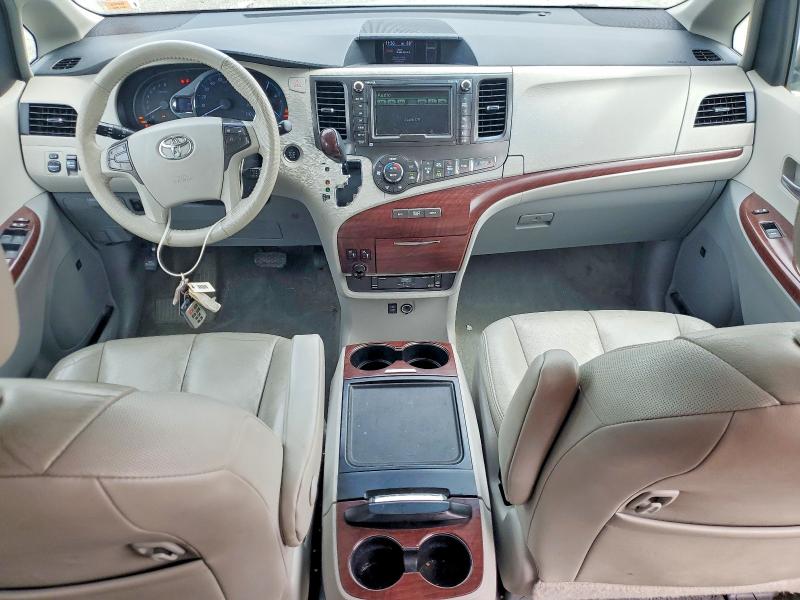 51823226 :رقم المزاد ، 5TDDK3DC5ES082281 vin ، 2014 Toyota Sienna مزاد بيع