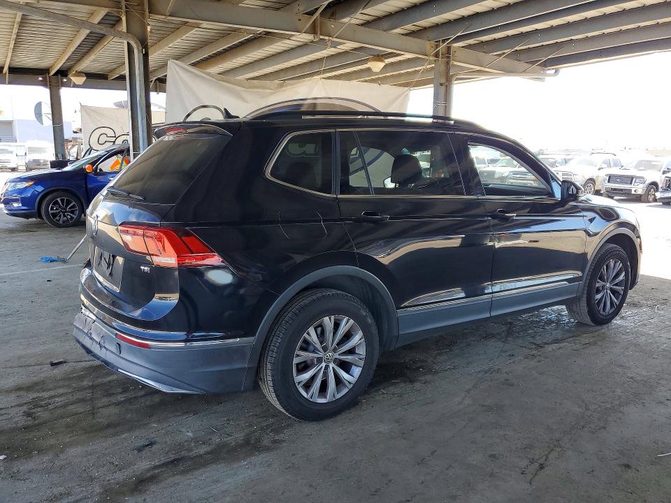 49464096 :رقم المزاد ، 3VV3B7AX6JM038604 vin ، 2018 Volkswagen Tiguan مزاد بيع