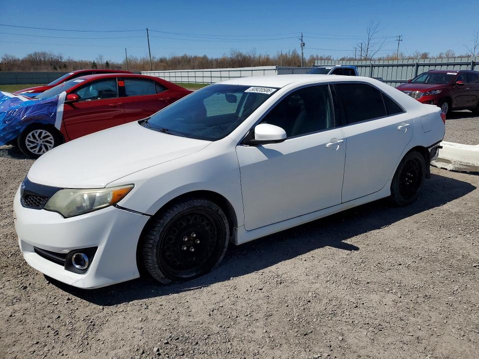 50920586 :رقم المزاد ، 4T1BF1FK0EU765338 vin ، 2014 Toyota Camry مزاد بيع