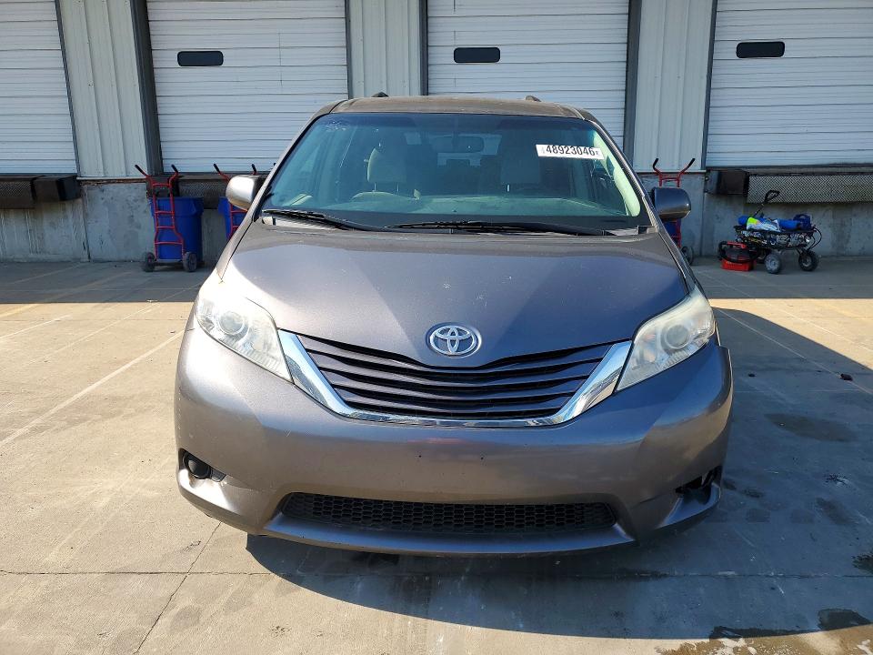 48923046 :رقم المزاد ، 5TDJK3DC5GS143876 vin ، 2016 Toyota Sienna مزاد بيع