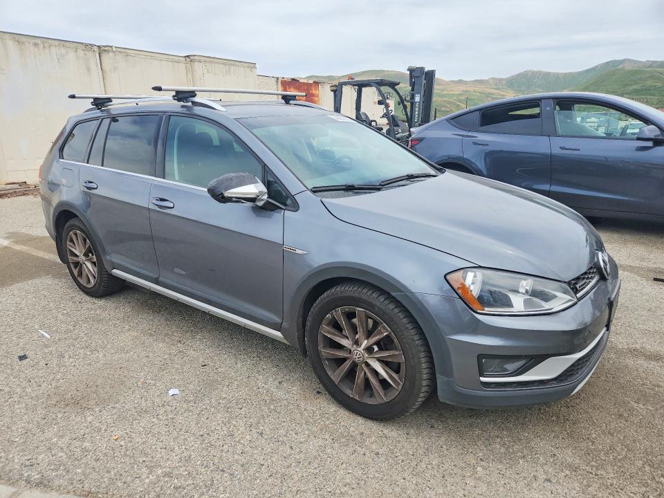 Продажа на аукционе авто 2017 Volkswagen Golf Alltrack, vin: 3VWM17AU0HM524215, номер лота: 48880356