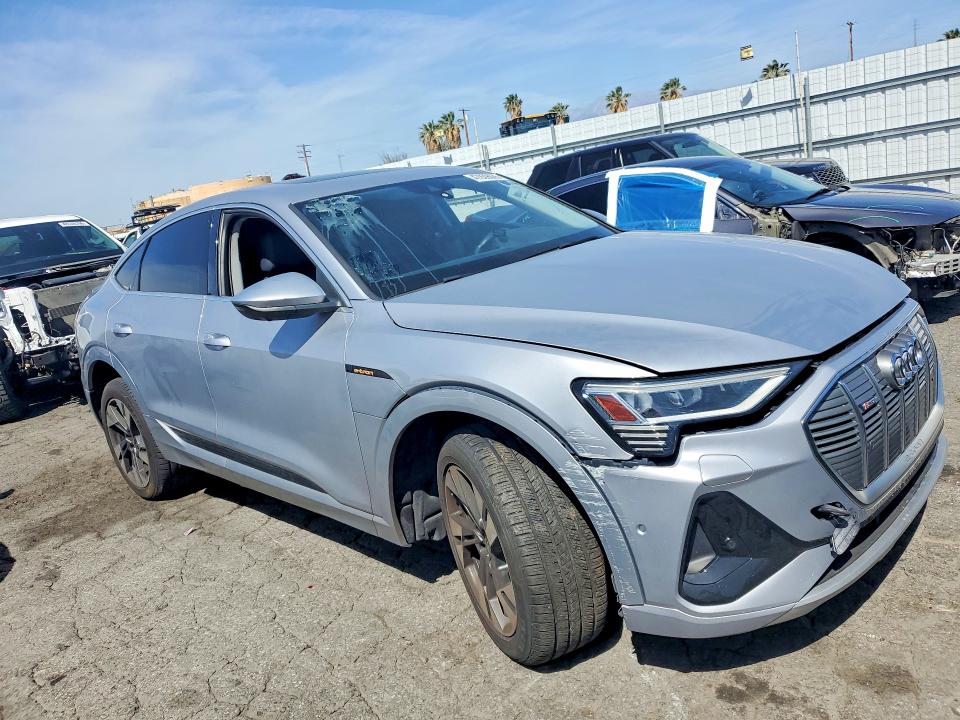 2022 Audi E-tron მანქანა იყიდება აუქციონზე, vin: WA12AAGE8NB031015, აუქციონის ნომერი: 47939026